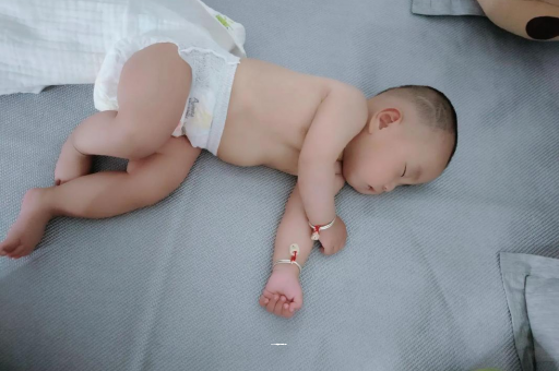 乐陵几个月宝宝会抬头